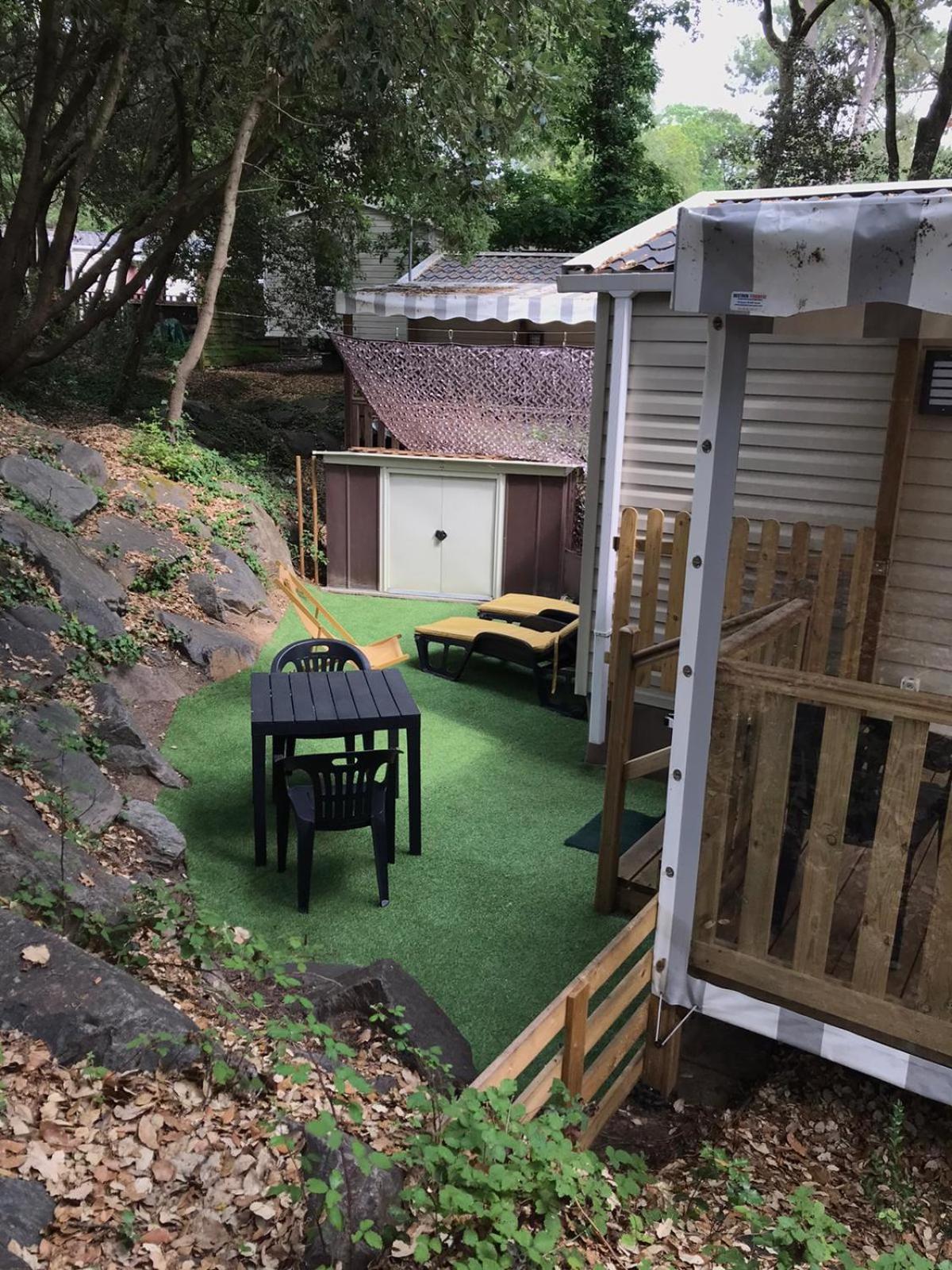 Mobil Confort 3 Les Pierres Couchees Campingplatz